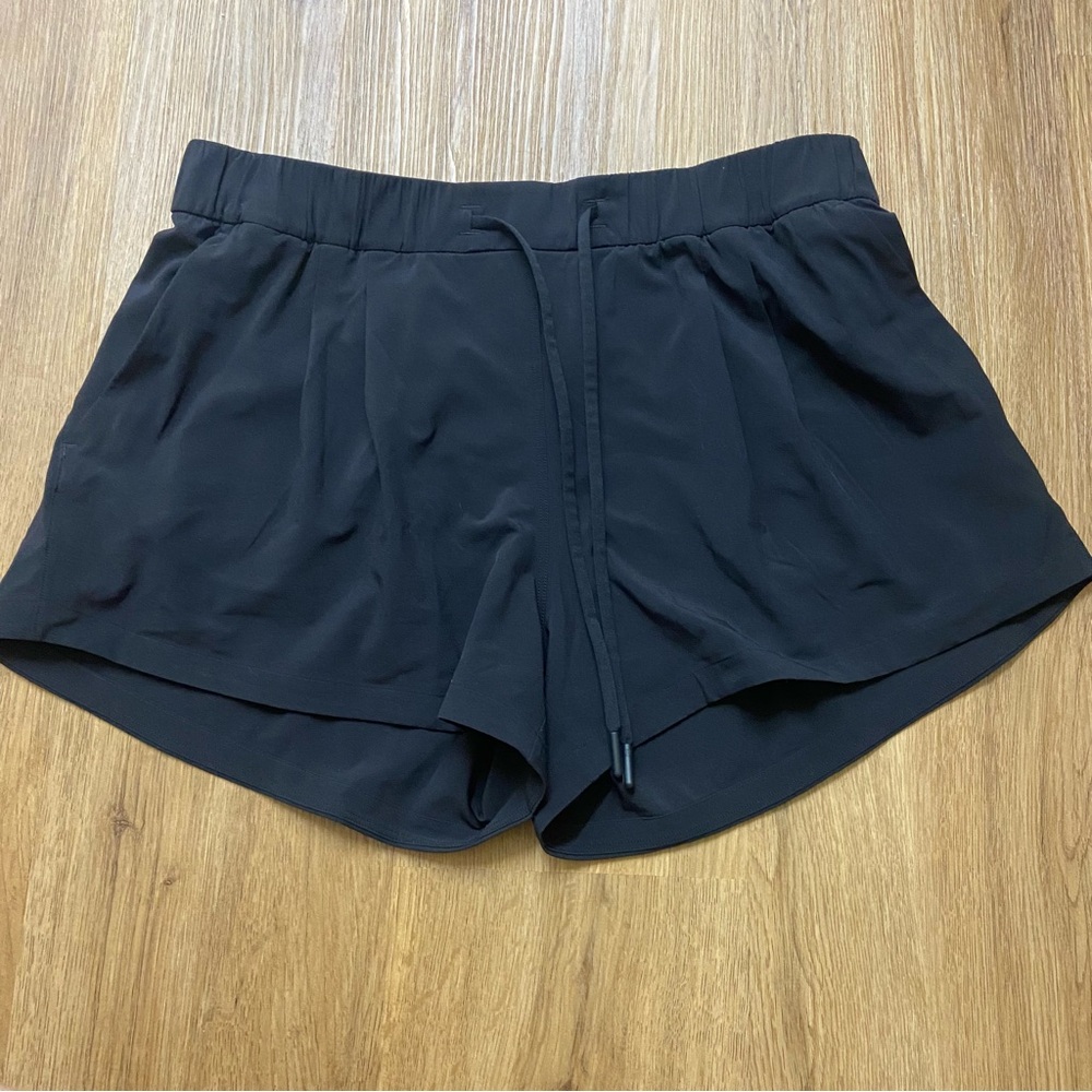 lululemon stroll at sundown shorts